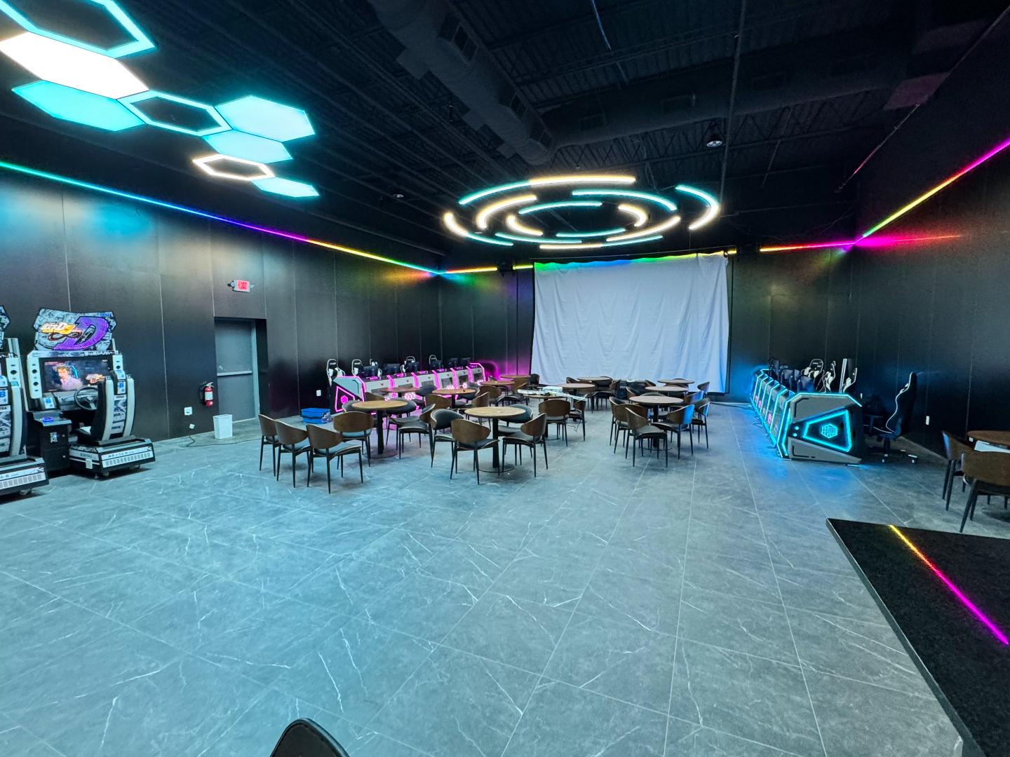 Competitive PC lab seating