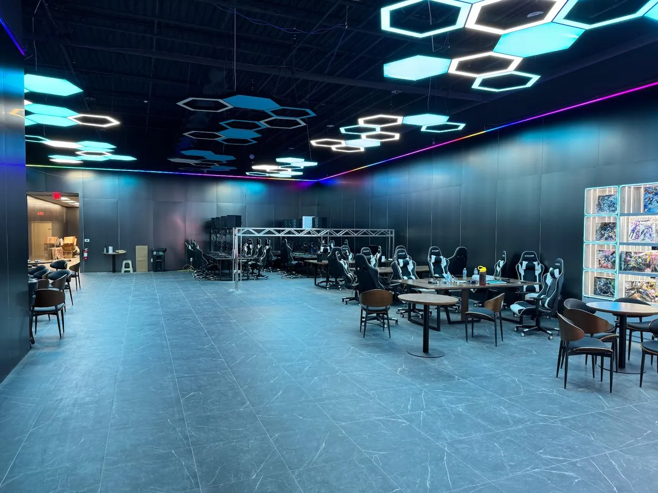 Tables and gaming space inside GottaGacha